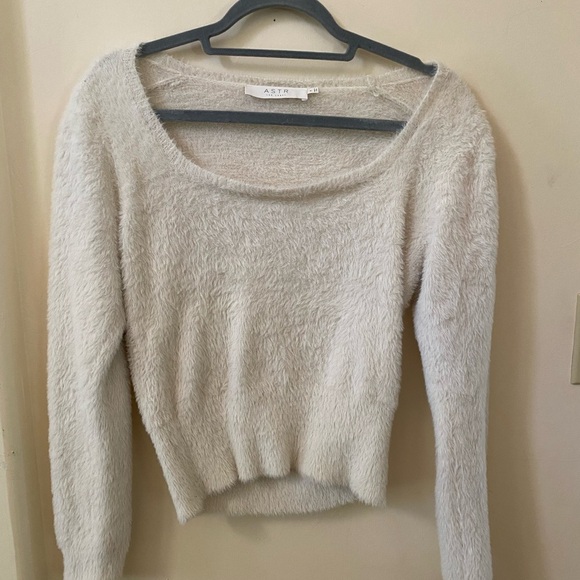 ASTR THE LABEL CROP IVORY FUZZY SQUARE NECK SWEATER COZY WINTER SIZE M - Picture 4 of 7